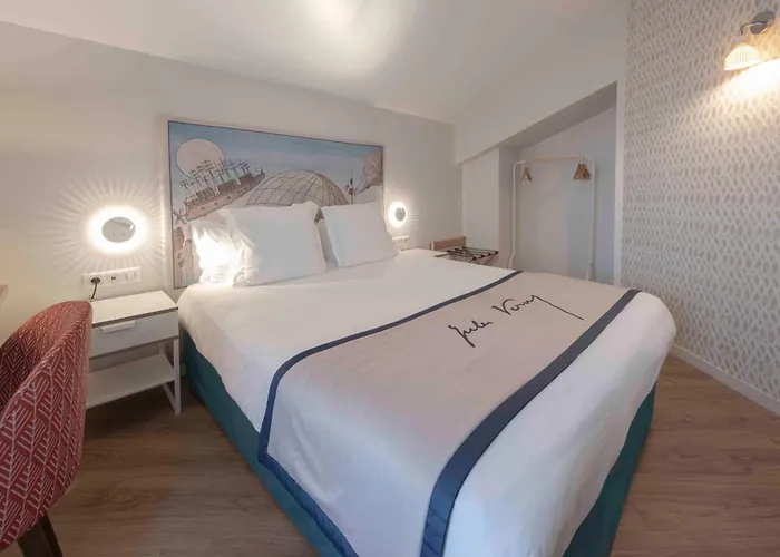 Hotel Jules Verne
